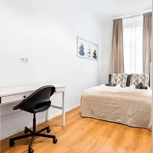 Nice Central City Room Хостел