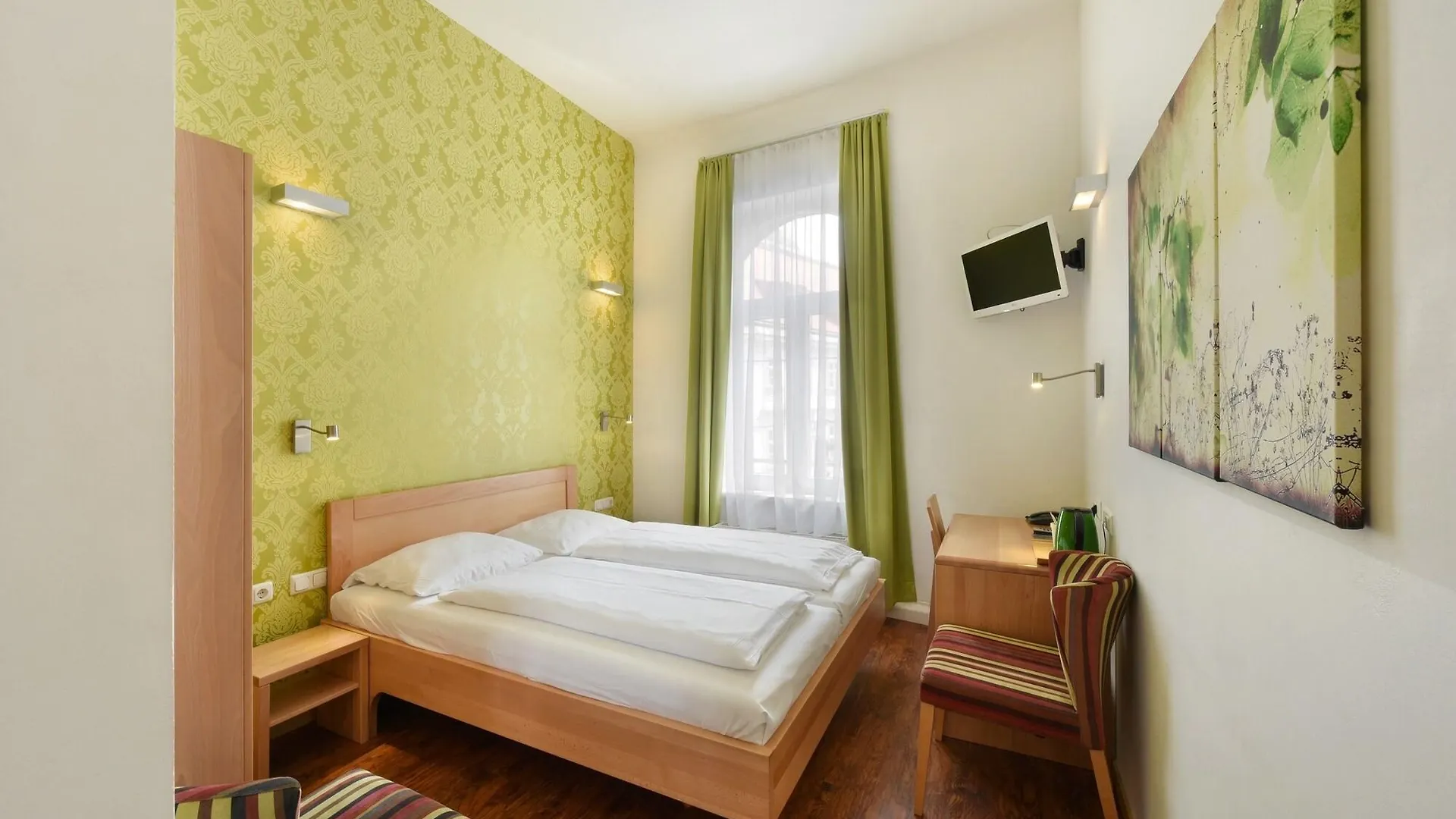 Hotel Mocca Viyana 3*,